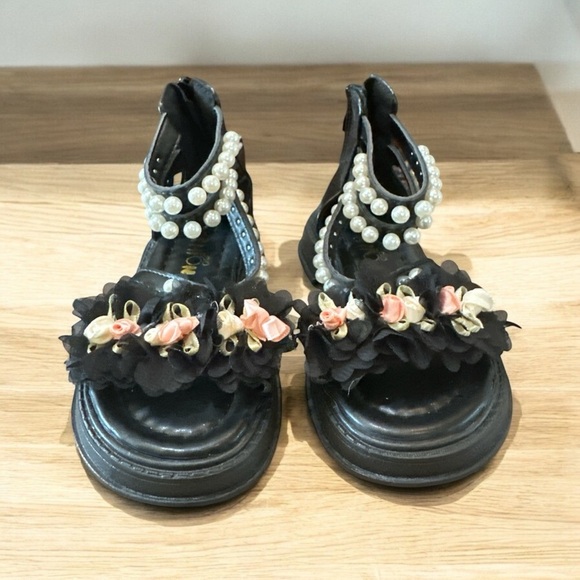 Girls’ Size 28 (approx. US Kids 10.5–11) Black Pearl Flower Sandals | New - Picture 3 of 7
